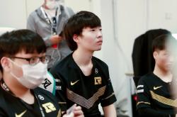 开云体育直播-包含FNC碾压TeamWE，Deft一己之力扛起全队的词条