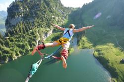 开云体育下载-智利强行终结皇马？西甲国家德比焦点战中的南美风暴