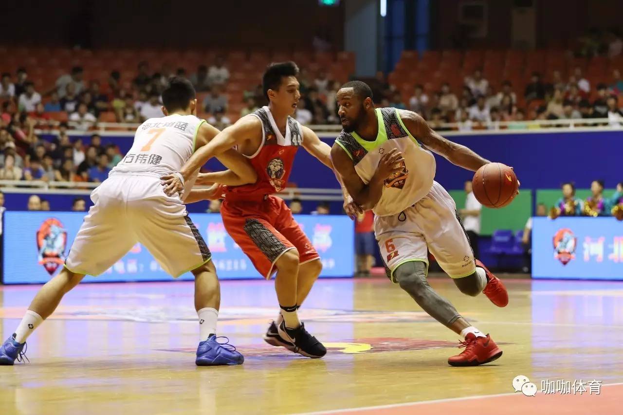 湖南男篮成功击败河北队，取得胜利