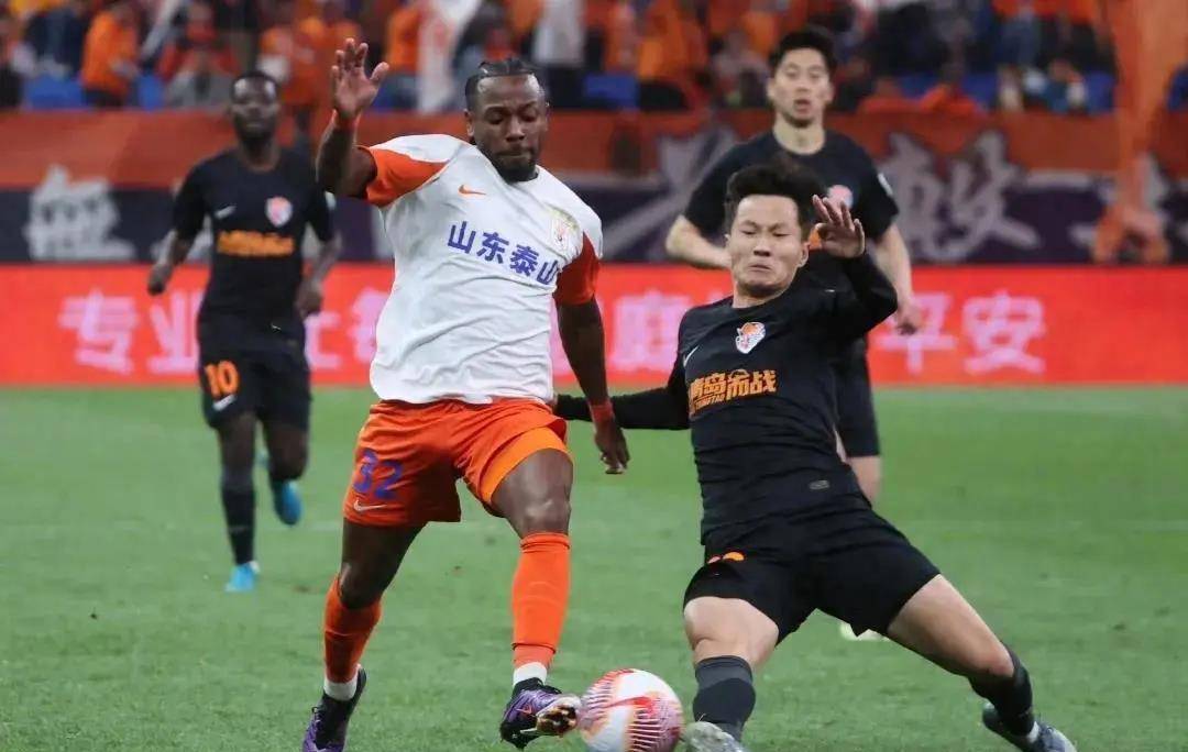 豪门球队巅峰对决,比赛激烈升级引人关注 豪门球队巅峰对决,比赛激烈升级引人关注