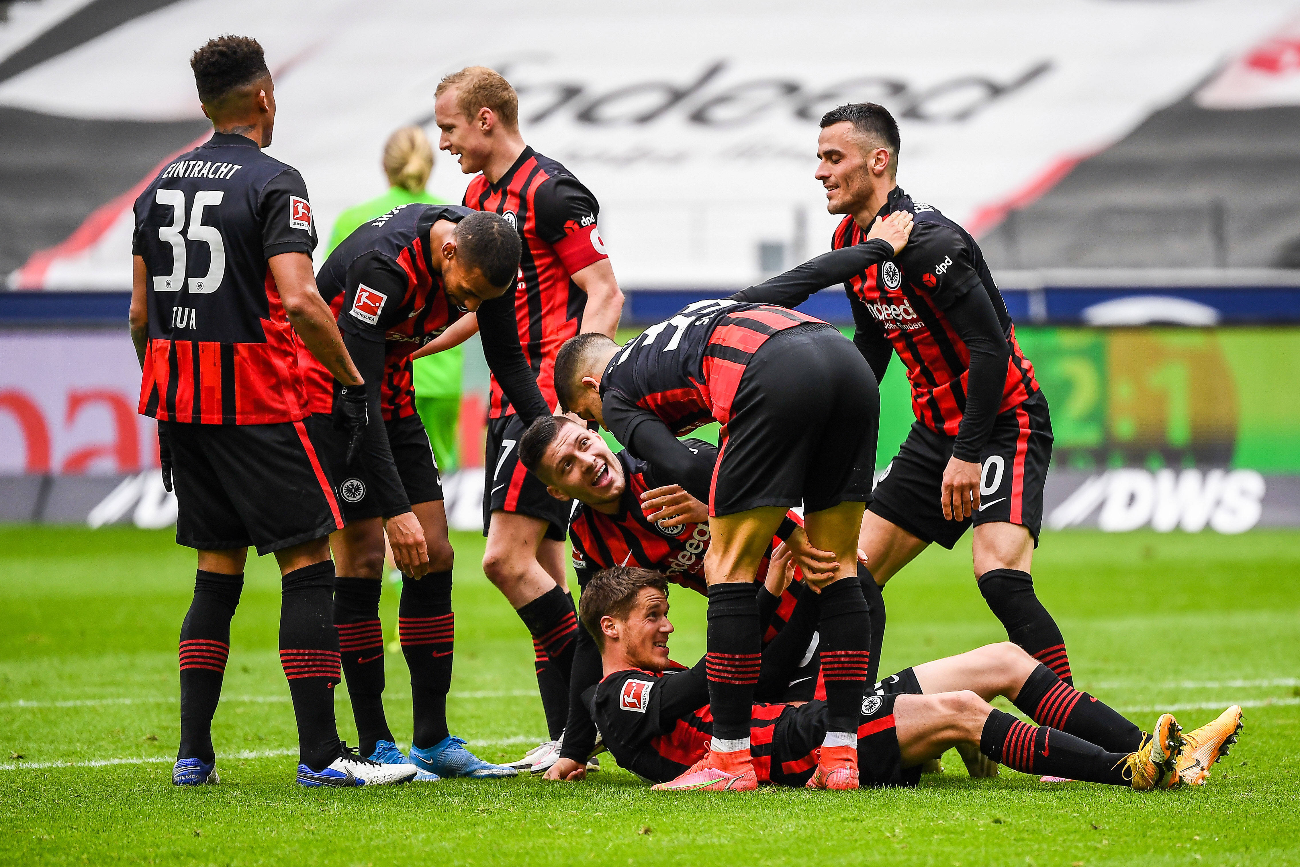 法兰克福在客场艰难闯关,锁定三分的简单介绍 法兰克福在客场艰难闯关,锁定三分的简单介绍