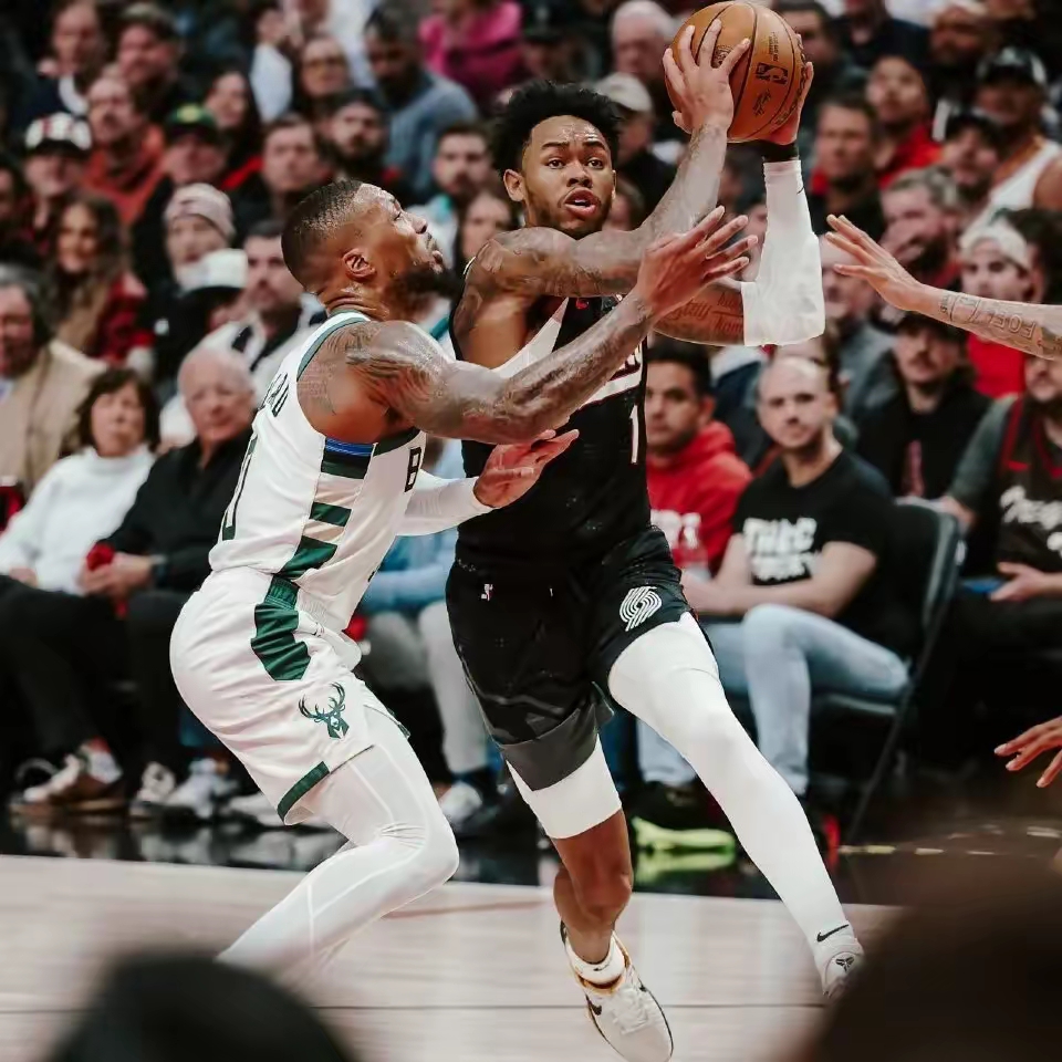 雄鹿击败开拓者,实现三连胜 雄鹿击败开拓者,实现三连胜