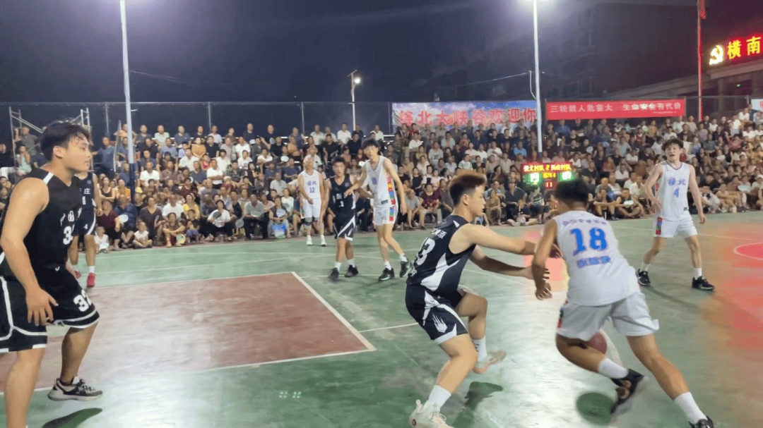 关于篮球赛事举办庆典盛况空前，各队士气高昂的信息