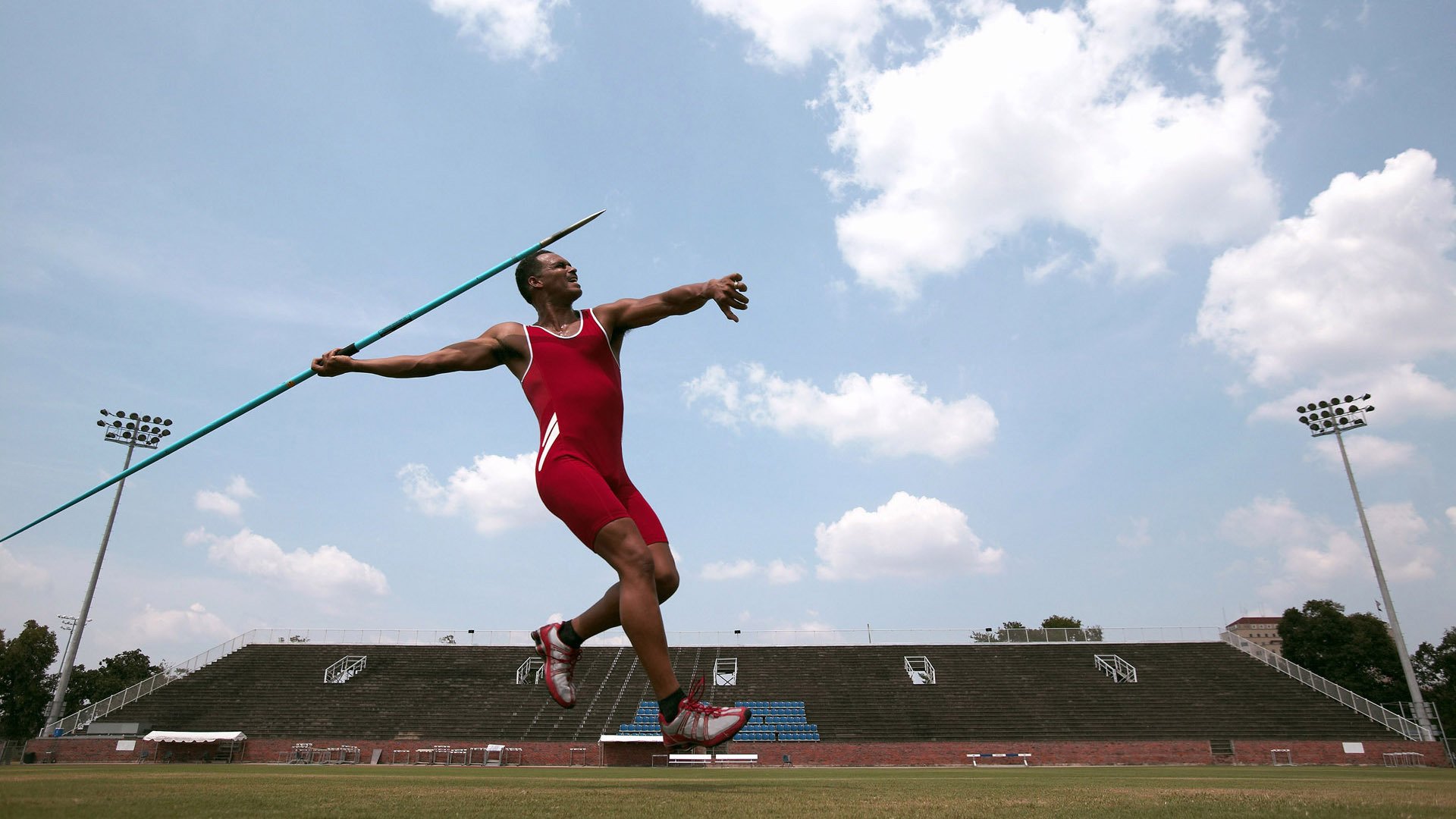 2026世界杯焦点战，深圳风暴席卷北美，草根球队掀翻奇才的篮球启示录