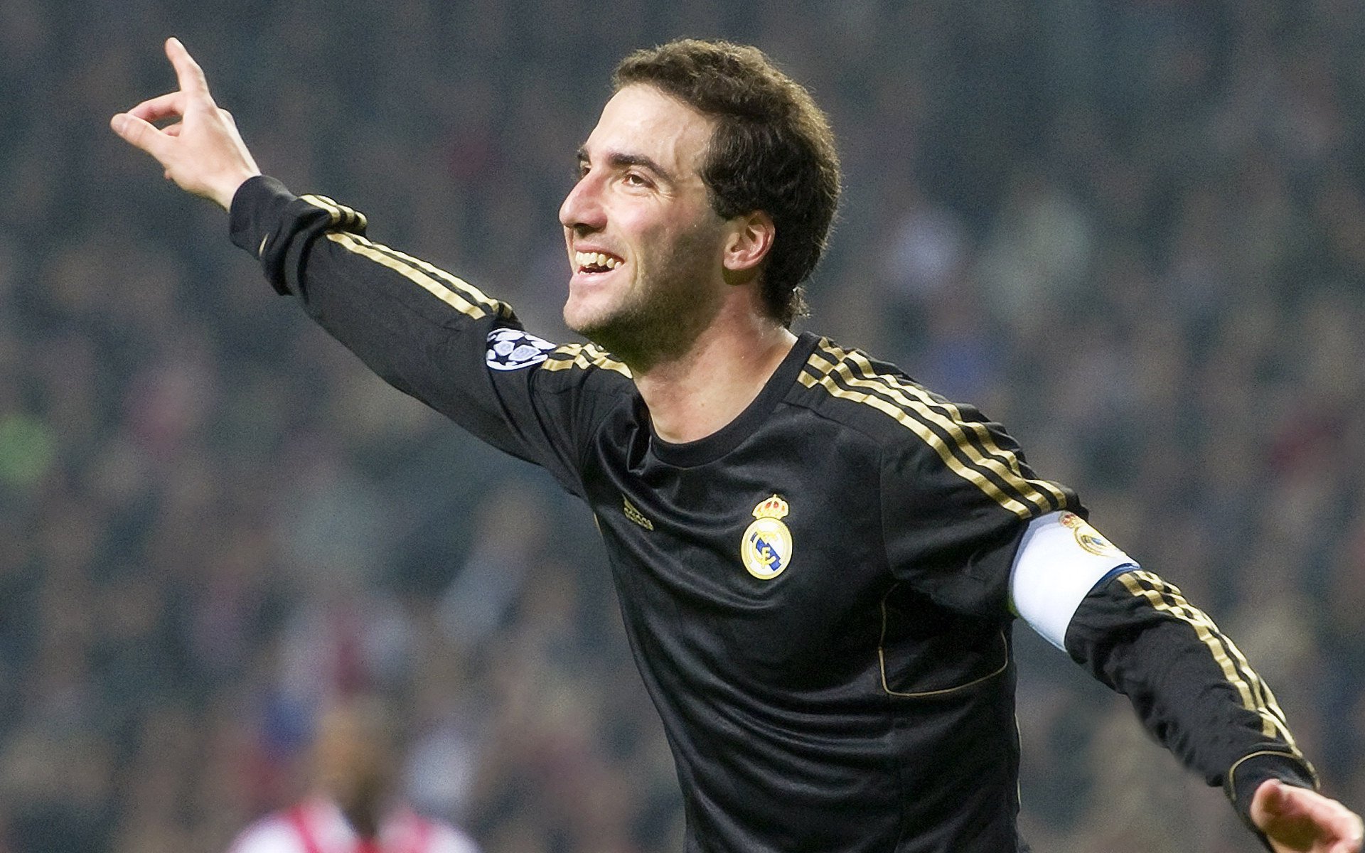 欧冠淘汰赛之夜，拉什福德连续得分拉开差距，红魔重燃欧洲之梦