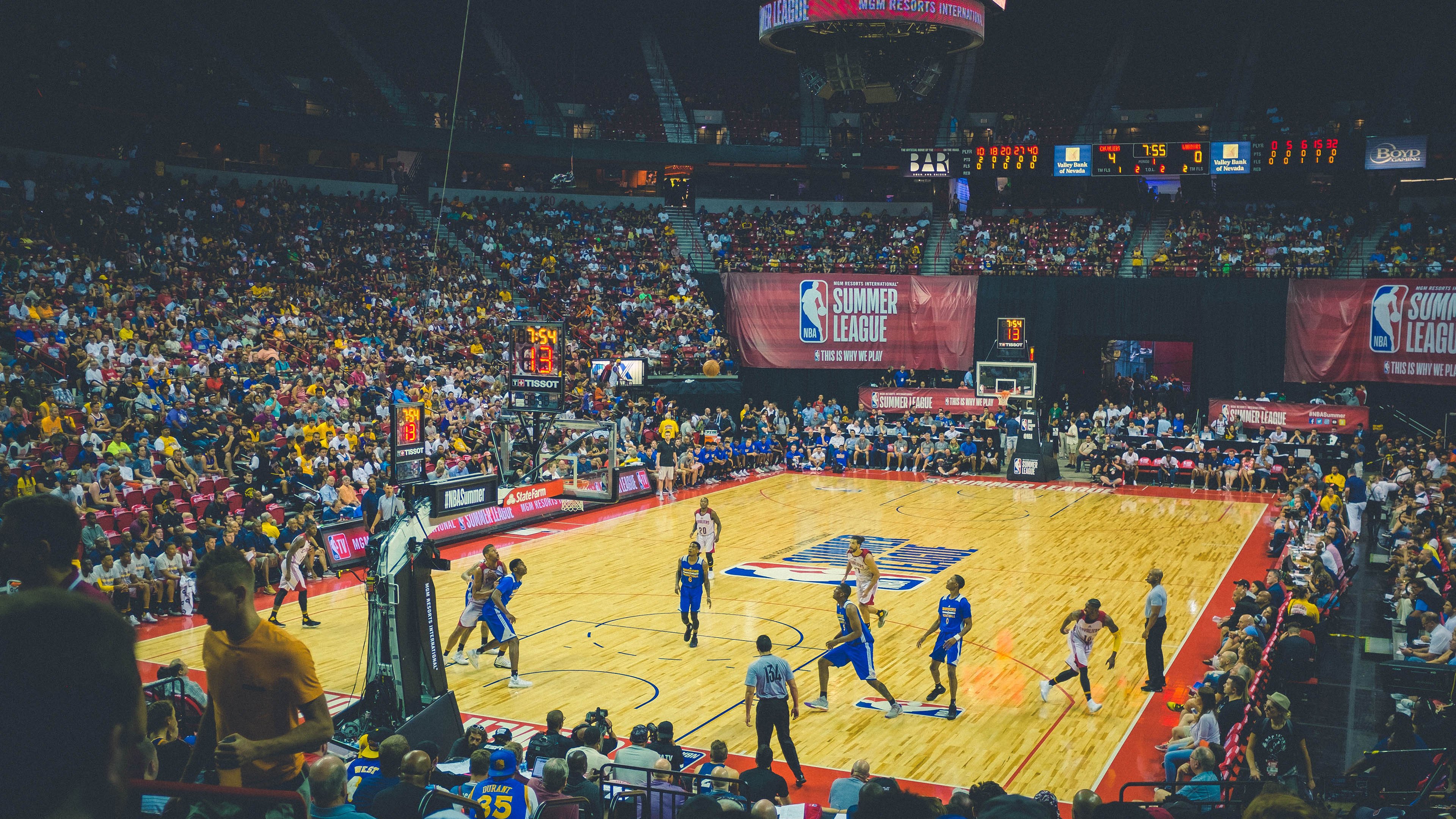 恩比德，当斯台普斯灯光亮起，费城巨兽在洛杉矶写下唯一性证明