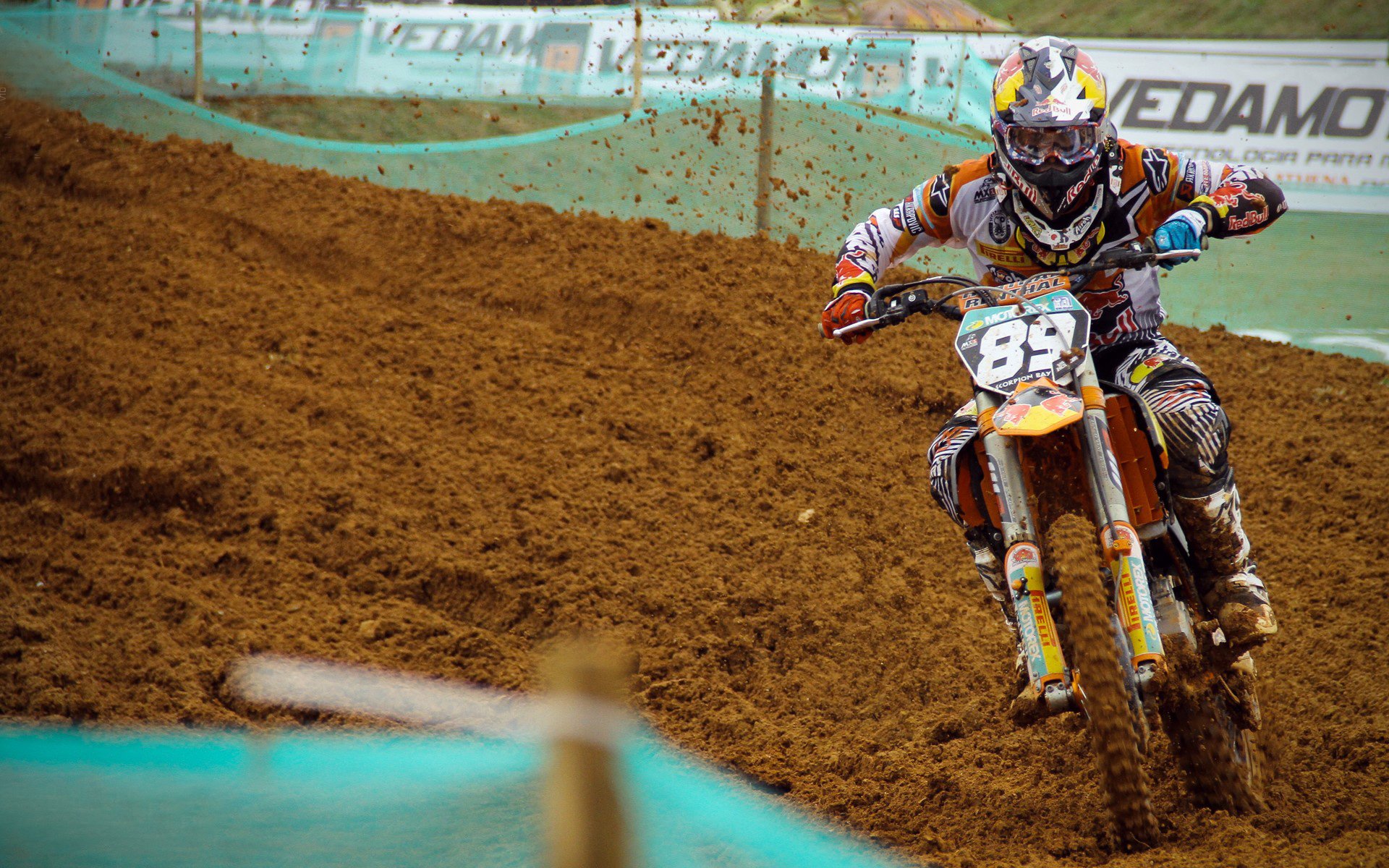 赛道上的心跳时刻，皮亚斯特里火热状态助红牛车队绝杀阿斯顿马丁