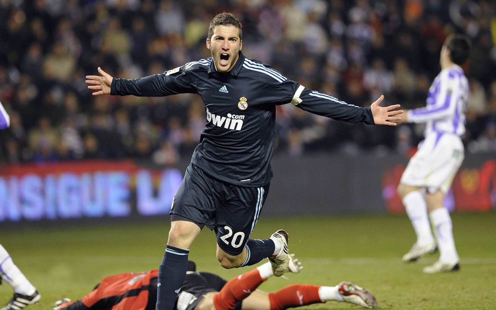 马赛回旋与时间回旋，莫德里奇高光之夜如何力克西班牙足球哲学